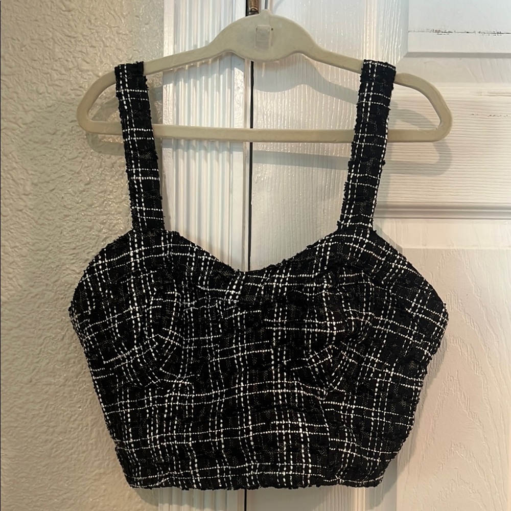 Japna multi weave crop top
NWOT